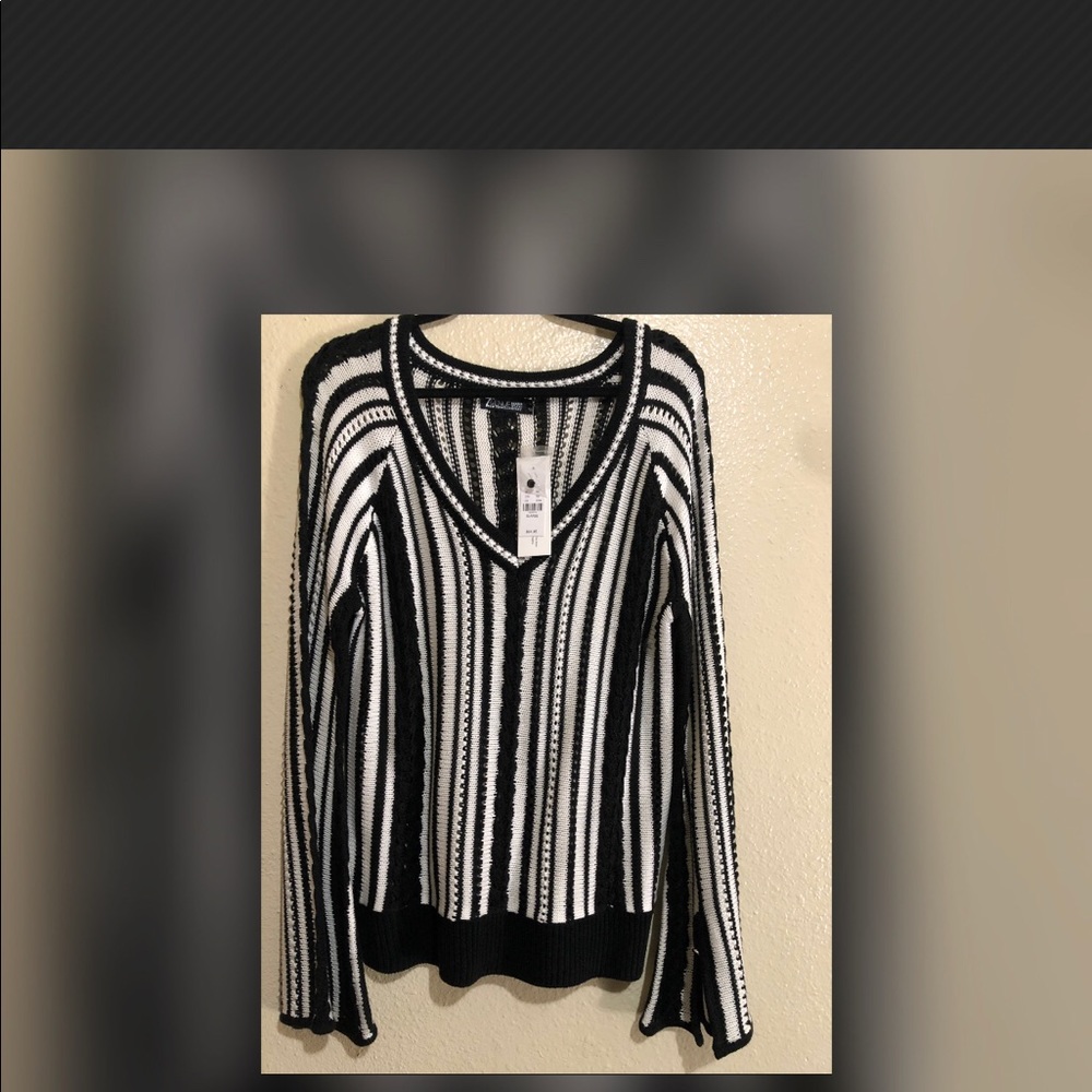 New York &Company  Bell Sleeves sweater Top XL